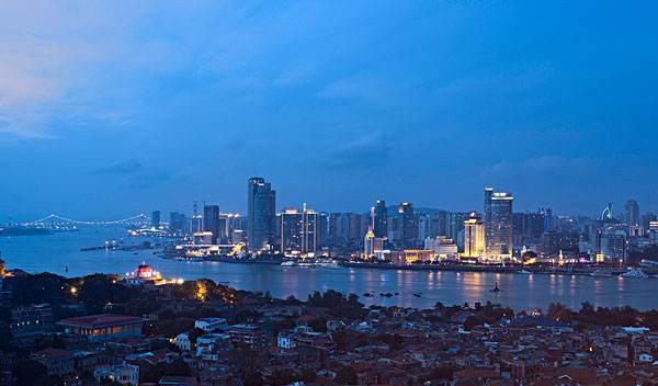 福建风华，千年画卷中的碧水绿意与传奇故事